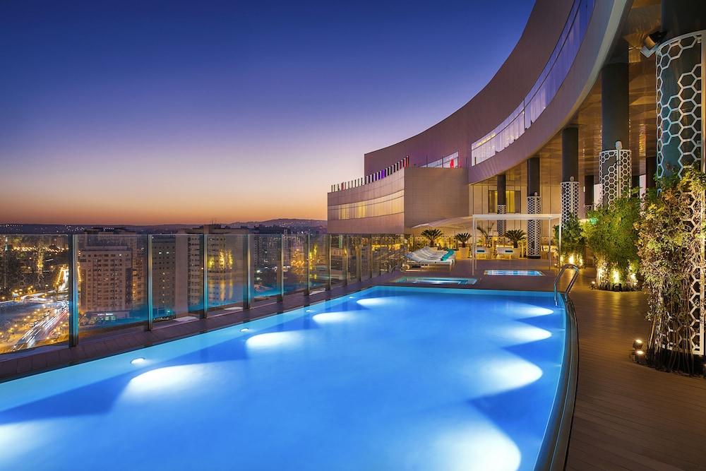 Hilton Tanger City Center Hotel&Residences Eksteriør bilde The pool at the 360° Sky Lounge