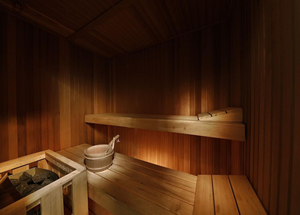 Hilton Tanger City Center Hotel&Residences Eksteriør bilde A Finnish sauna
