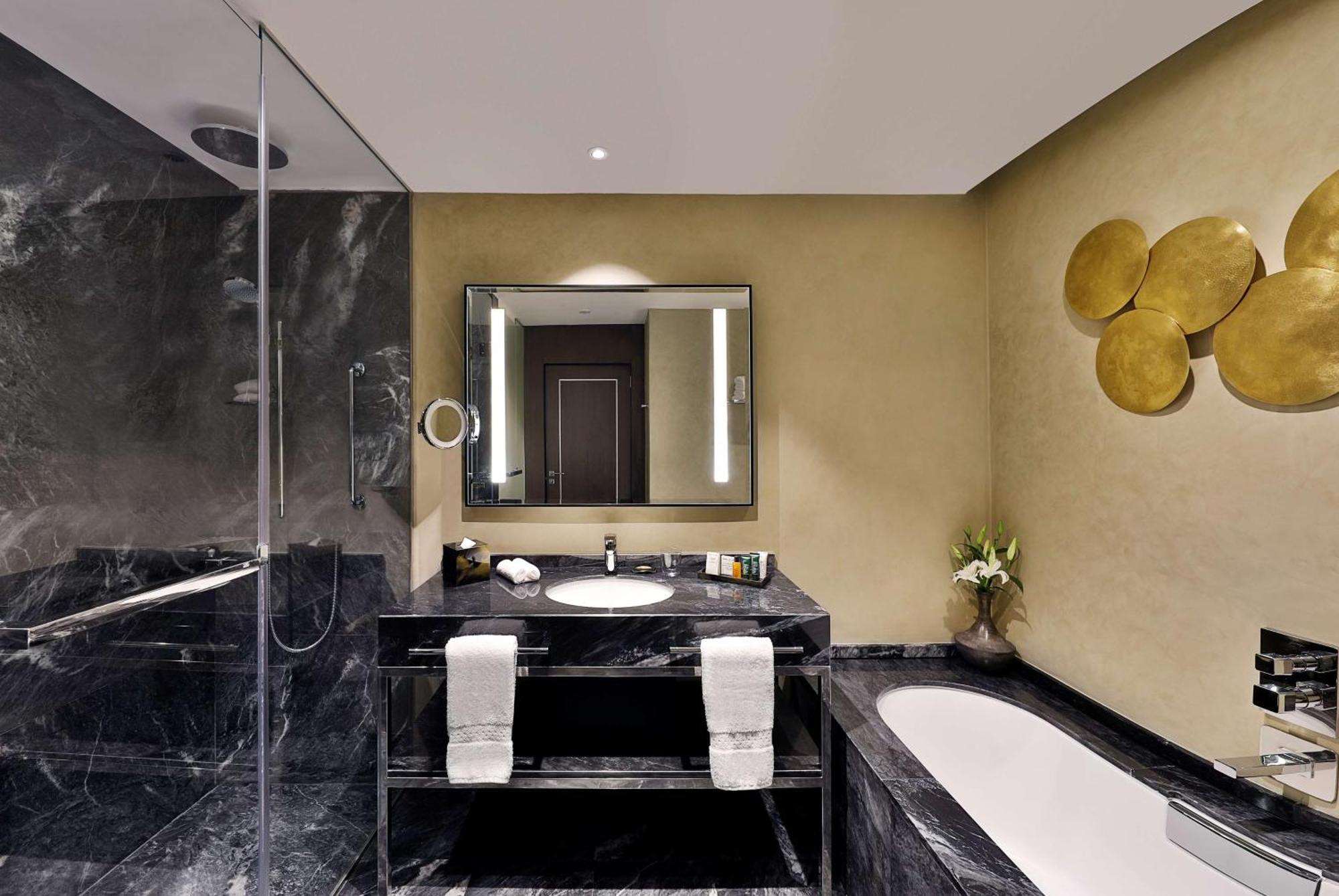 Hilton Tanger City Center Hotel&Residences Eksteriør bilde Bathroom