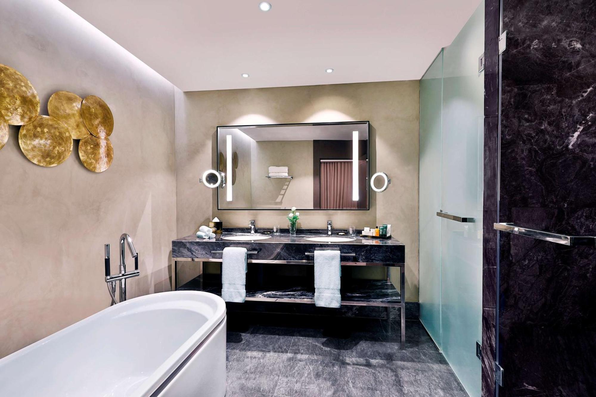 Hilton Tanger City Center Hotel&Residences Eksteriør bilde Bathroom