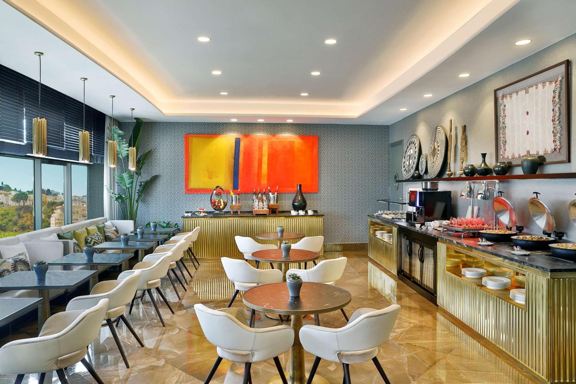 Hilton Tanger City Center Hotel&Residences Eksteriør bilde The Club lounge at London Heathrow Airport